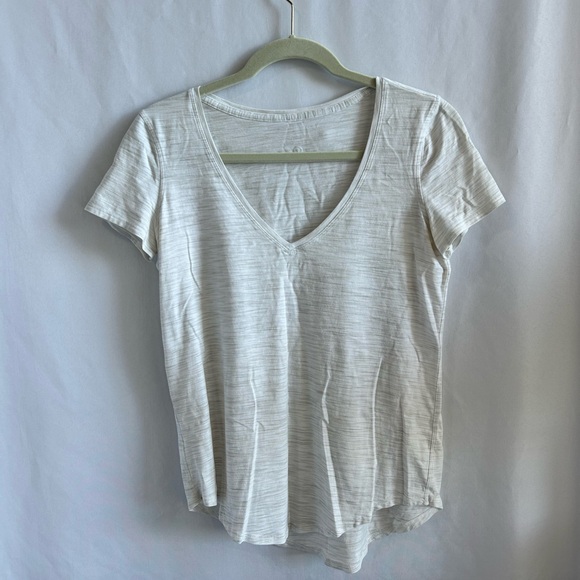LuluLemon Love V Neck T shirt - Picture 3 of 4
